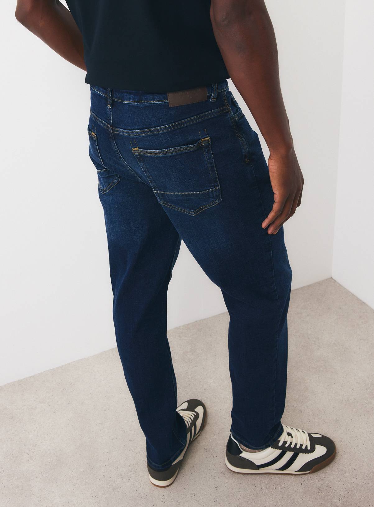 Mid Slim Dark Denim Jeans 42L - Image 5